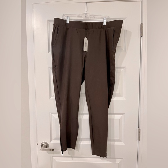 NWT Universal Standard Brown Ponte Pants with Ankle Zippers, Size L (22/24) - Picture 2 of 8